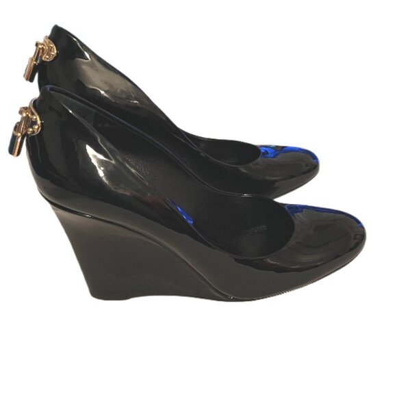 Louis Vuitton Black Patent Leather Gold LV Lock Wedge Pumps  Size 37.5 / US 7.5 - Picture 3 of 14
